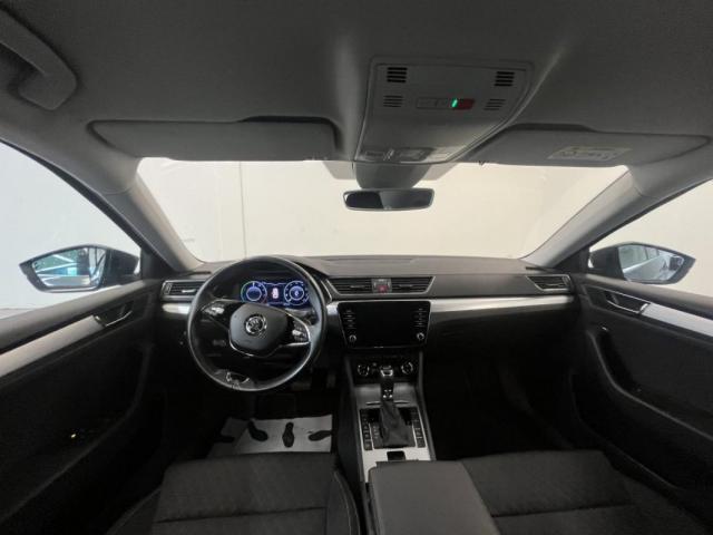 Skoda Superb Combi image 8
