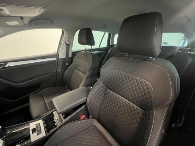 Skoda Superb Combi image 5