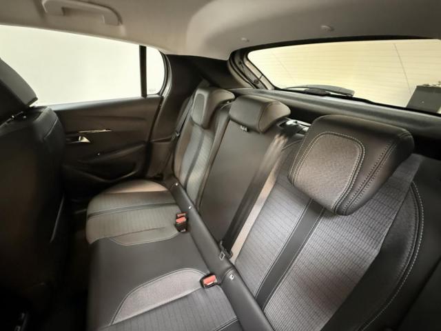 Peugeot 208 image 6