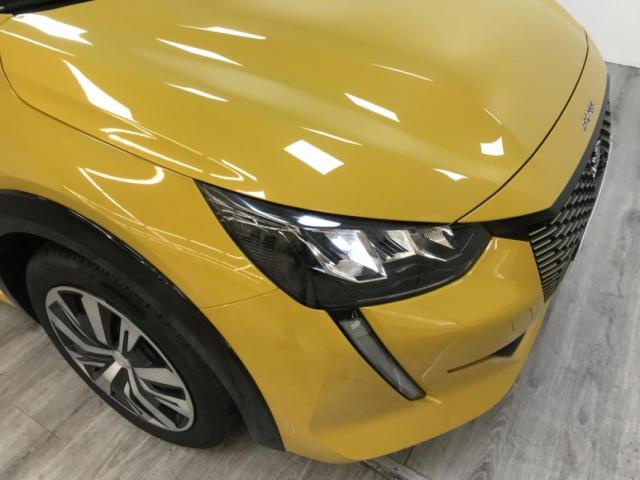 Peugeot E-208 image 2