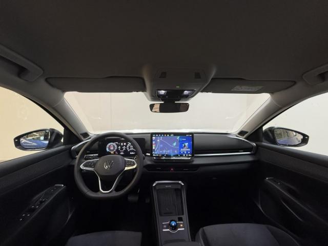 Volkswagen T-Roc image 2