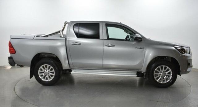 Toyota Toyota Hilux 2.4 D 150 Ch Double Cab 4x4 image 2