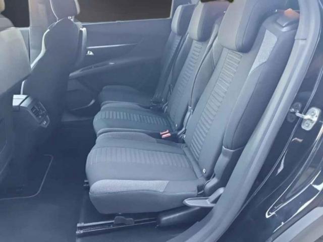 Peugeot 5008 image 1