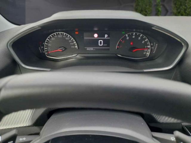 Peugeot 208 image 8