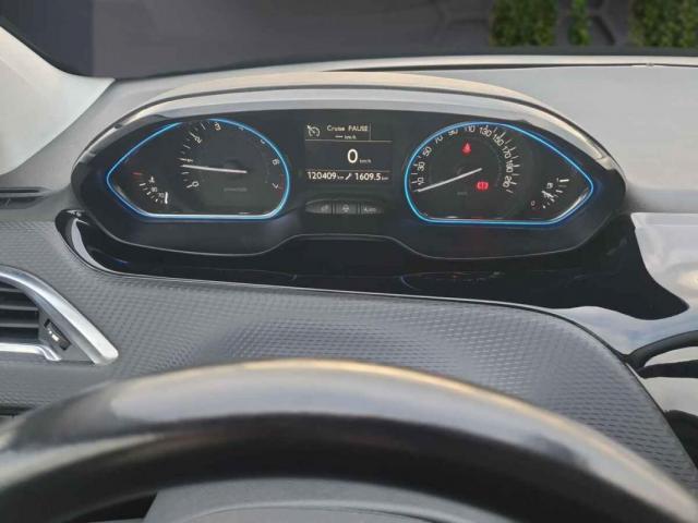 Peugeot 2008 image 2