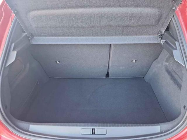 Peugeot 208 image 1
