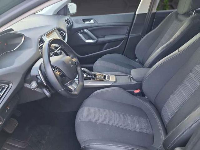 Peugeot 308 image 2