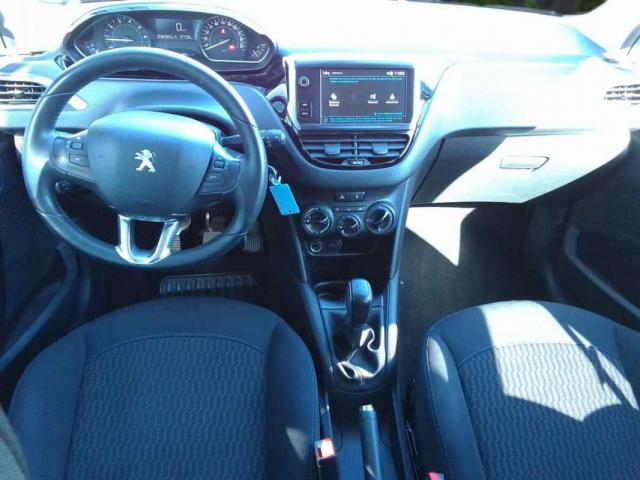 Peugeot 208 image 7