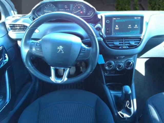 Peugeot 208 image 6