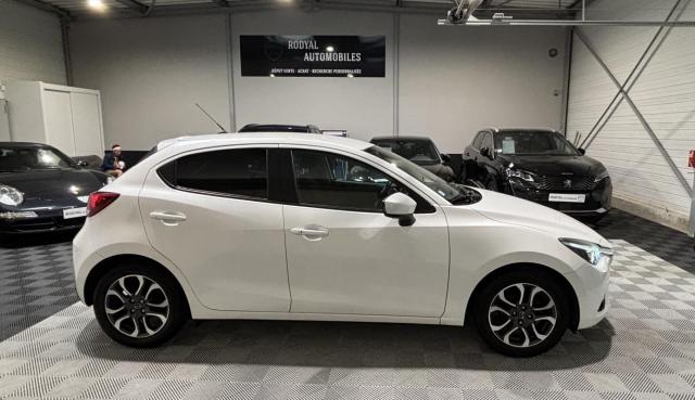 Mazda 2 image 2