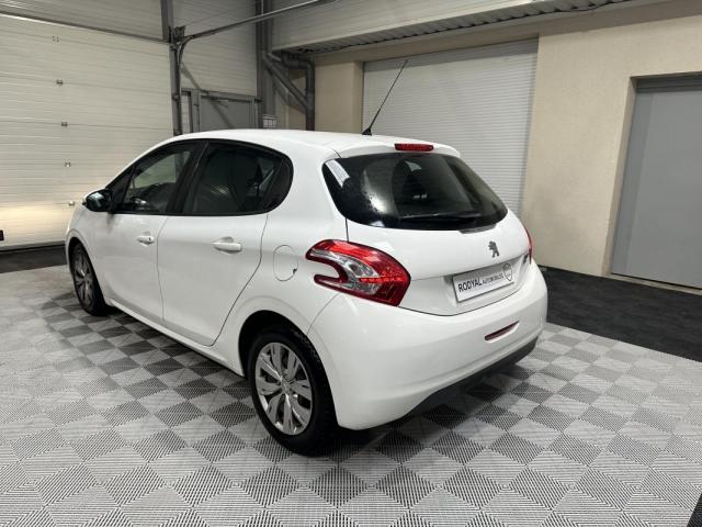 Peugeot 208 image 8