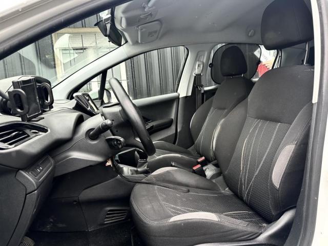 Peugeot 208 image 1