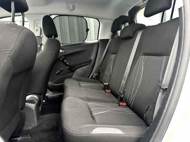Peugeot 208 image 9