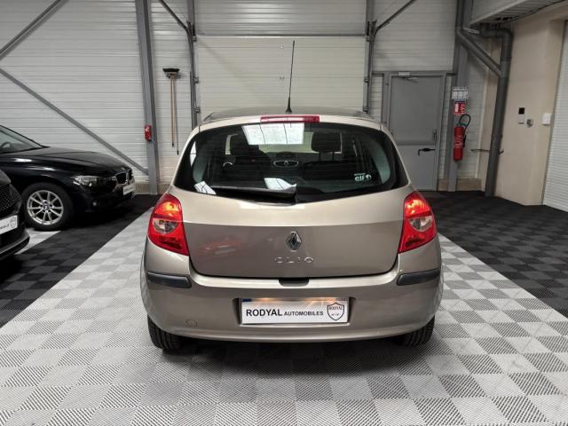 Renault Clio image 2
