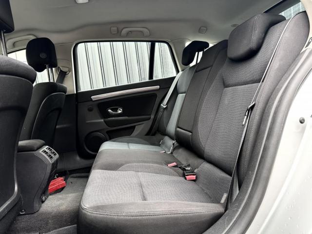 Renault Laguna image 6