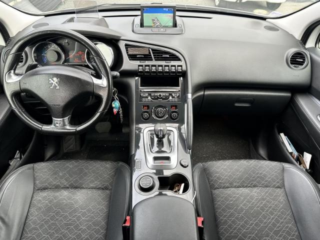 Peugeot 3008 Hybrid4 image 4