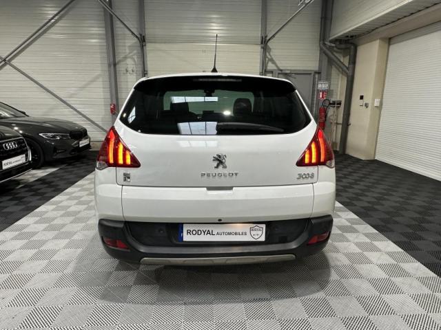Peugeot 3008 Hybrid4 image 3
