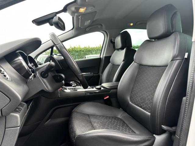 Peugeot 3008 Hybrid4 image 7