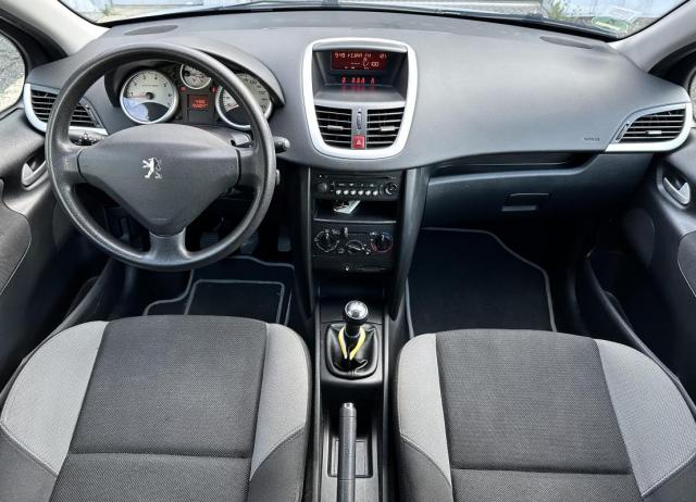 Peugeot 207 image 7