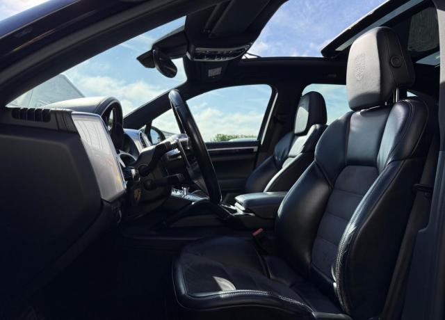 Porsche Cayenne image 2