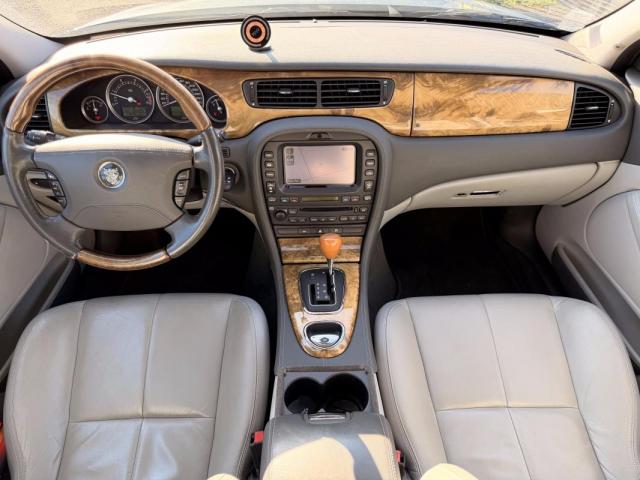 Jaguar S-Type image 4