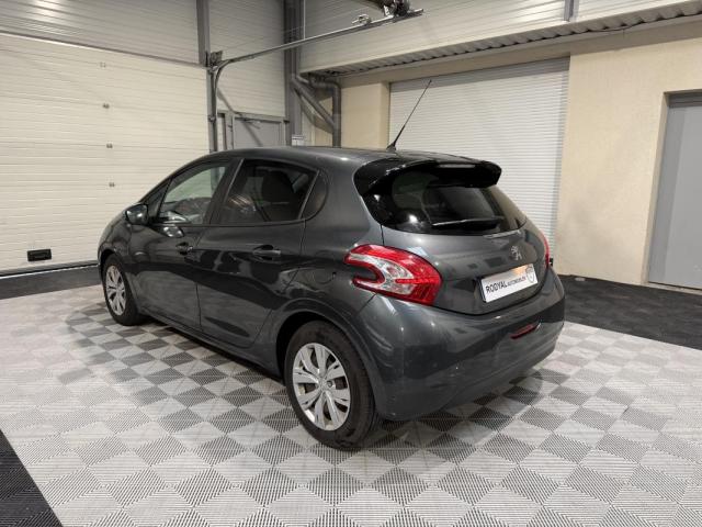 Peugeot 208 image 8