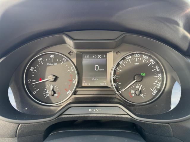 Skoda Octavia image 8