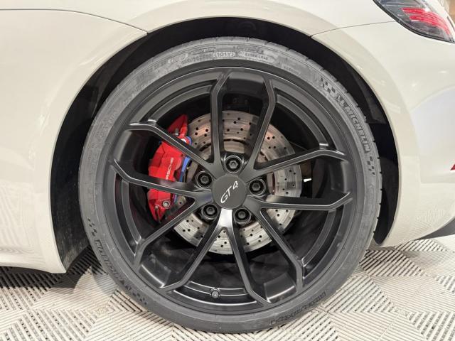 Porsche 718 Cayman image 1