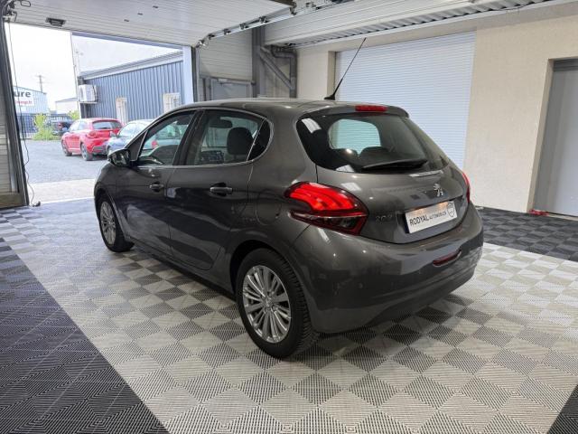 Peugeot 208 image 1