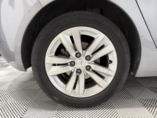 Peugeot 308 image 2