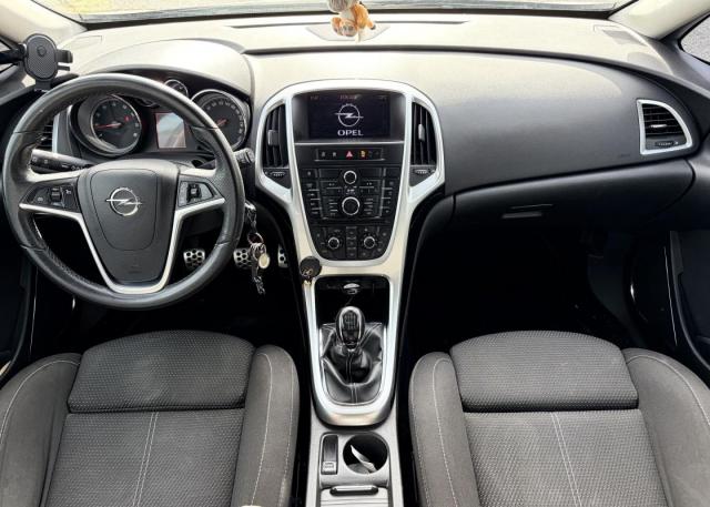 Opel Astra image 8