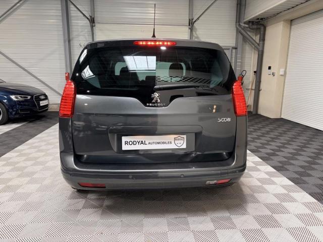 Peugeot 5008 image 1