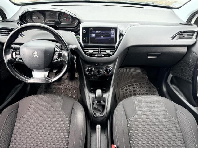 Peugeot 208 image 8