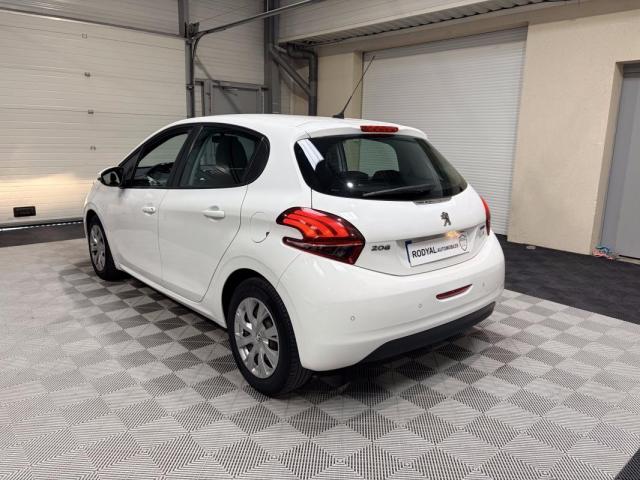 Peugeot 208 image 9
