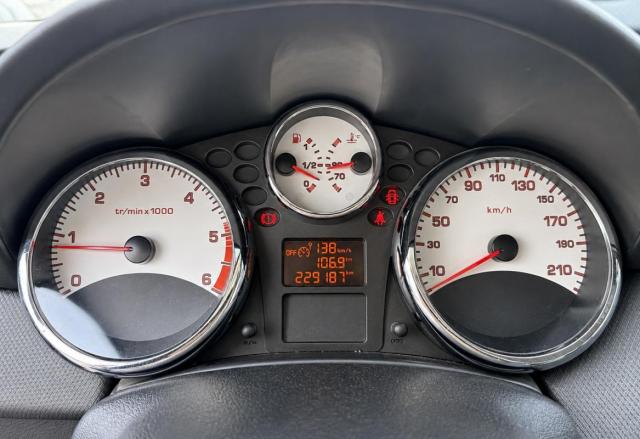 Peugeot 207 image 3