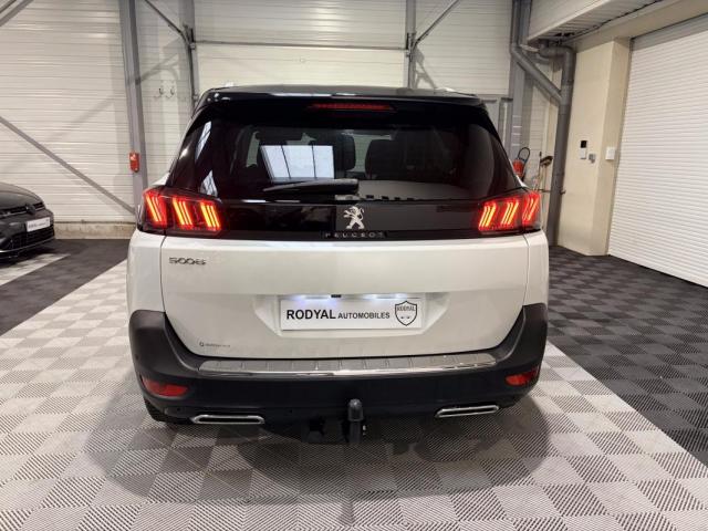 Peugeot 5008 image 1