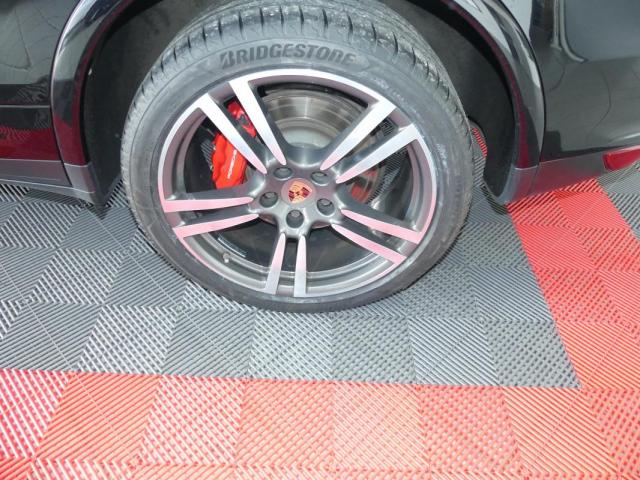 Porsche Cayenne image 2