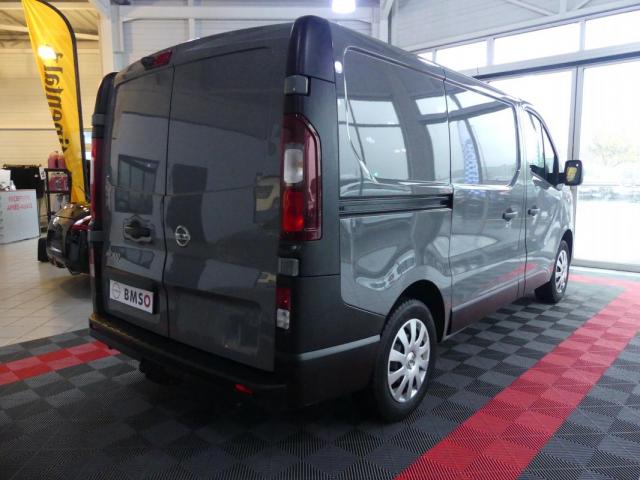 Nissan Nv300 image 8