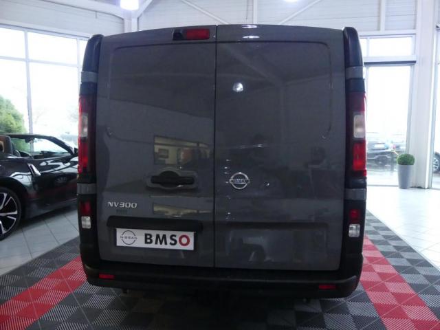 Nissan Nv300 image 4