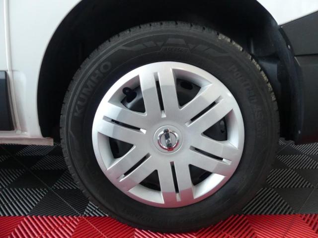 Nissan Nv300 image 2