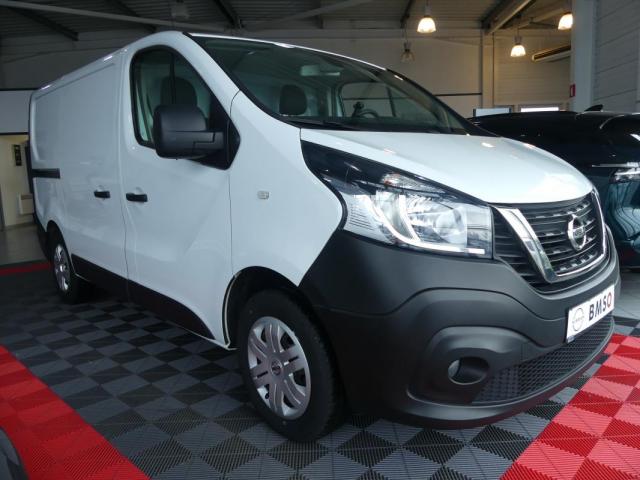 Nissan Nv300 image 3