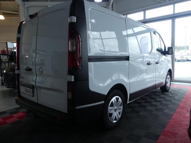Nissan Nv300 image 8