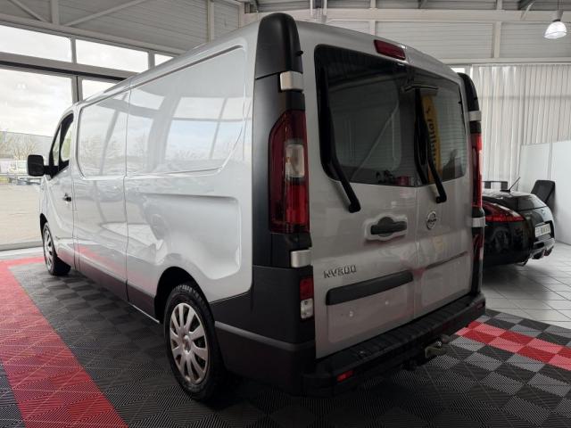 Nissan Nv300 image 2