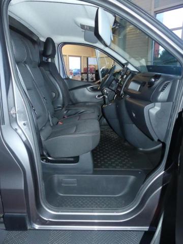 Nissan Nv300 image 9