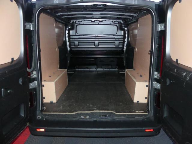 Nissan Nv300 image 5