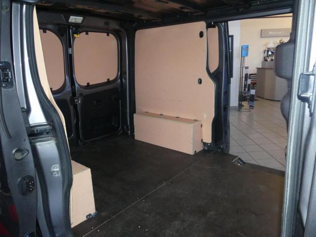 Nissan Nv300 image 8