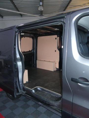 Nissan Nv300 image 6