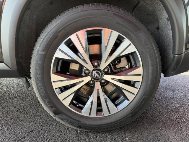 Nissan X-Trail image 2