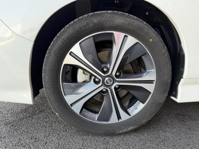 Nissan Leaf image 2