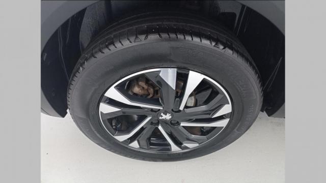 Peugeot 2008 image 8